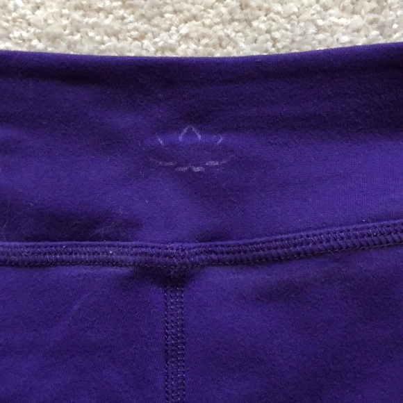 Beyond Yoga Side Gather crops - Picture 5 of 5